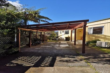 Photo of property in 27 Stewart Drive, Newlands, Wellington, 6037