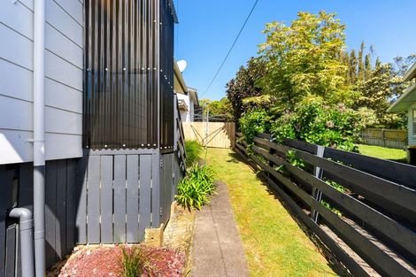 Photo of property in 72 Vodanovich Road, Te Atatu South, Auckland, 0610