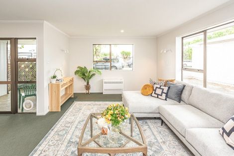 Photo of property in 2 Parkes Avenue, Saint Johns Hill, Whanganui, 4501