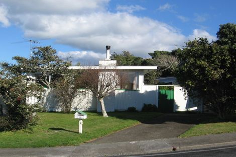 Photo of property in 31 Churton Drive, Churton Park, Wellington, 6037