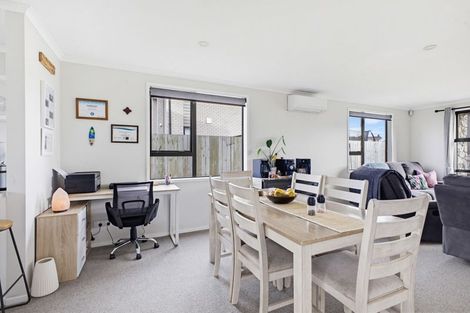 Photo of property in 15 Discovery Place, Marfell, New Plymouth, 4310