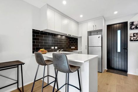 Photo of property in 27 Tokai Place, Glen Eden, 0602