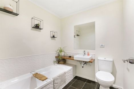 Photo of property in 11/4 Keeling Road, Henderson, Auckland, 0612