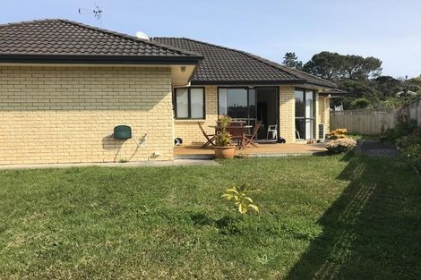 Photo of property in 11 Holsten Place, Massey, Auckland, 0614