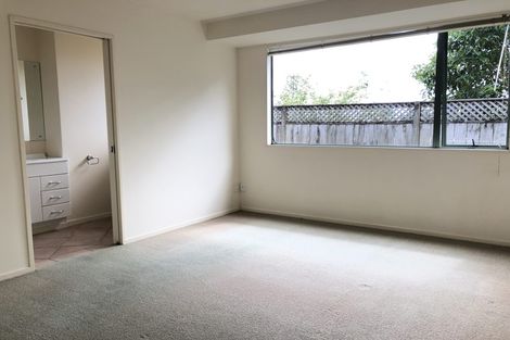 Photo of property in 10 Copplestone Place, New Lynn, Auckland, 0600