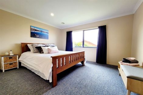 Photo of property in 3 Comber Place, Johnsonville, Wellington, 6037