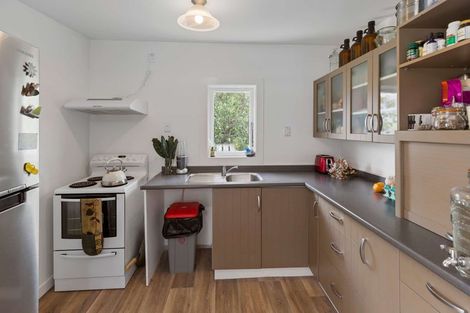 Photo of property in 2 Ngahina Street, Marton, 4710