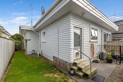 Photo of property in 5 Rainsford Street, Moturoa, New Plymouth, 4310