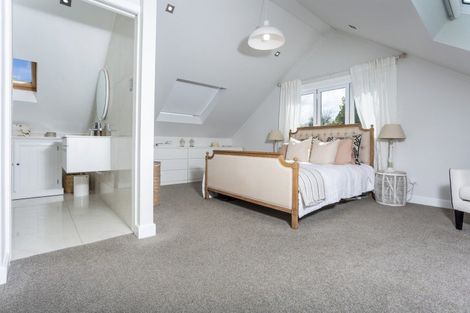 Photo of property in 10a Olwyn Place, Greenhithe, Auckland, 0632