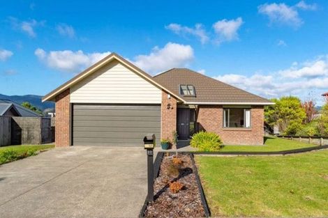 Photo of property in 27 James Nairn Grove, Riverstone Terraces, Upper Hutt, 5018
