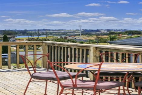 Photo of property in 12 Sevilla Place, Unsworth Heights, Auckland, 0632