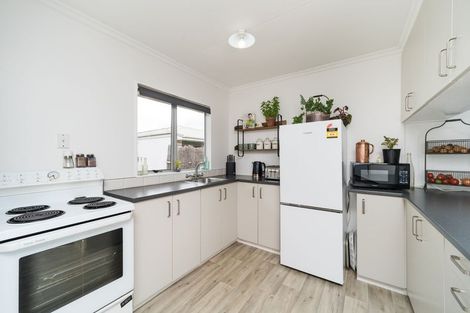 Photo of property in 5a Palliser Place, Milson, Palmerston North, 4414