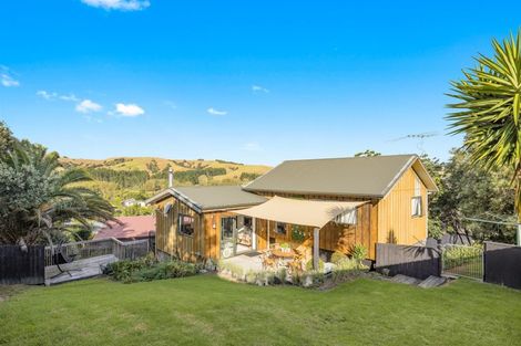 Photo of property in 15 Empressa Heights, Helensville, 0800