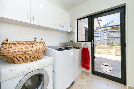 Photo of property in 70 Pacific Drive, Fitzherbert, Palmerston North, 4410