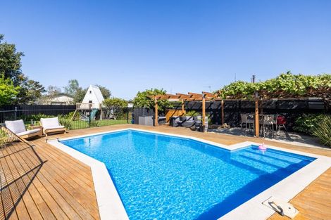 Photo of property in 9 Hinton Road, Taradale, Napier, 4112