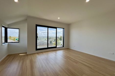 Photo of property in 523f Pakuranga Road, Howick, Auckland, 2010