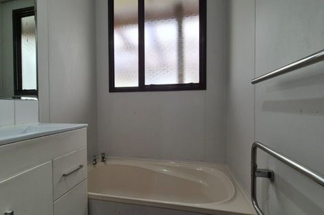 Photo of property in 1/29 Devonshire Road, Unsworth Heights, Auckland, 0632