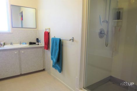 Photo of property in 8 Miltonia Avenue, Te Atatu South, Auckland, 0610