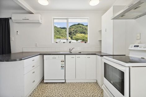 Photo of property in 9b Gemstone Drive, Birchville, Upper Hutt, 5018