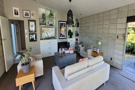 Photo of property in 28 Veale Road, Frankleigh Park, New Plymouth, 4310