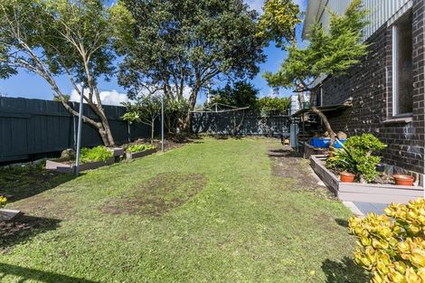 Photo of property in 1/90 Lynwood Road, New Lynn, Auckland, 0600