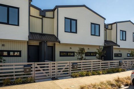 Photo of property in 100 Te Puketoka Lane, Mangere, Auckland, 2022