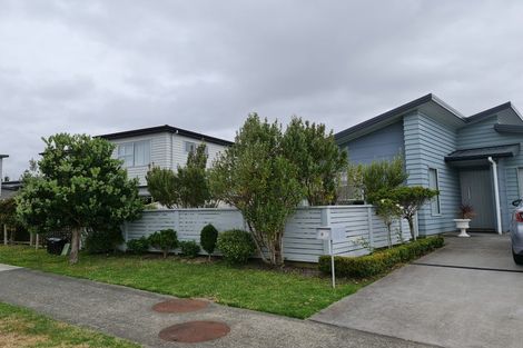 Photo of property in 90b/1 Endeavour Drive, Whitby, Porirua, 5024