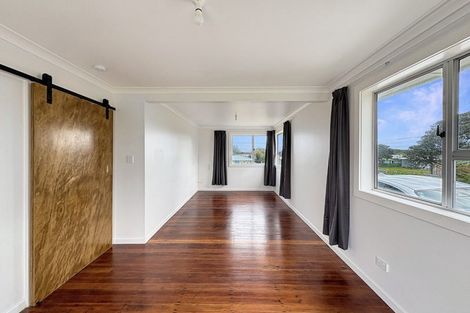 Photo of property in 14 Egmont Street, Castlecliff, Whanganui, 4501