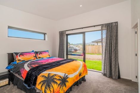 Photo of property in 15 Palm Drive, Whitianga, 3510