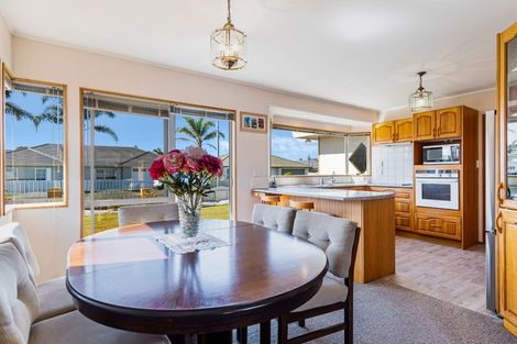 Photo of property in 38 Edward Avenue, Orewa, 0931
