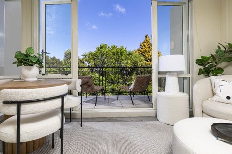 Photo of property in 1/166 Mokoia Road, Chatswood, Auckland, 0626
