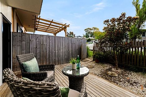 Photo of property in 1d Quincey Place, Massey, Auckland, 0614