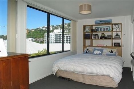 Photo of property in 2f3 Oriental Terrace, Mount Victoria, Wellington, 6011
