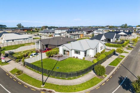 Photo of property in 11 Wheriko Avenue, Glenbrook, Waiuku, 2681