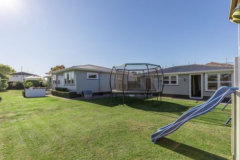 Photo of property in 2 Anzio Place, Awapuni, Palmerston North, 4412