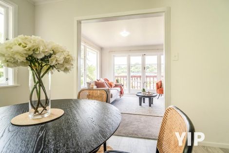 Photo of property in 10 Stella Grove, Newlands, Wellington, 6037