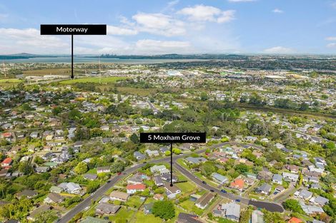 Photo of property in 5 Moxham Grove, Massey, Auckland, 0614