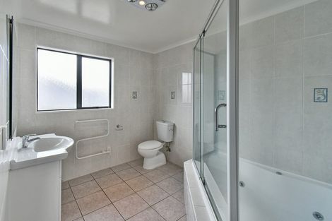 Photo of property in 23 Kokako Rise, Papakura, 2110