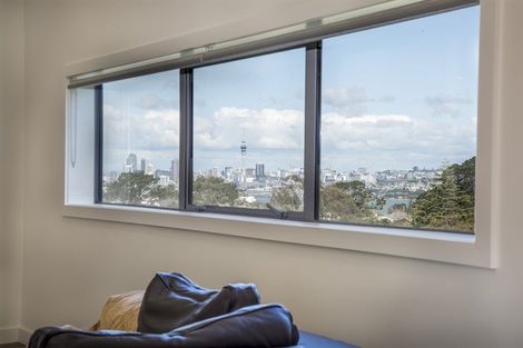 Photo of property in 8a Huka Road, Birkenhead, Auckland, 0626