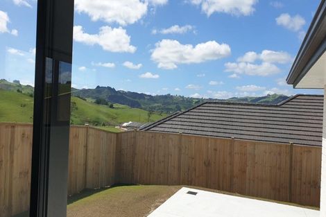 Photo of property in 10 James Elliot Way, Pokeno, 2402