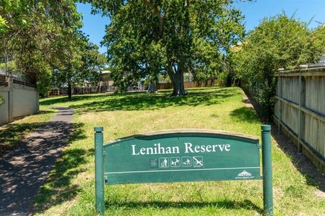 Photo of property in 2/11 Lenihan Street, Northcote, Auckland, 0627
