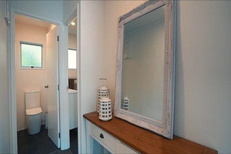 Photo of property in 2/9 Paruru Avenue, Northcote, Auckland, 0627