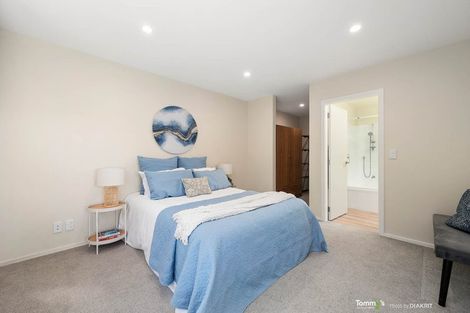 Photo of property in 2 Huntingdon Street, Northland, Wellington, 6012