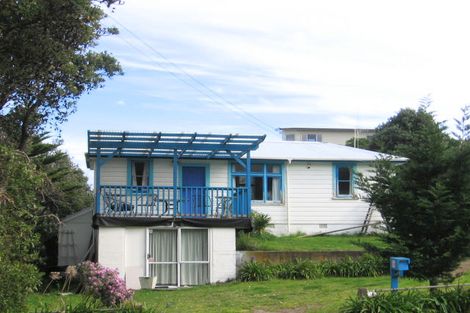 Photo of property in 14 Dustin Street, Foxton Beach, Foxton, 4815
