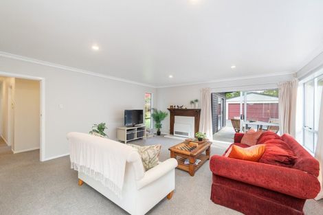 Photo of property in 71 Blue Mountains Road, Pinehaven, Upper Hutt, 5019