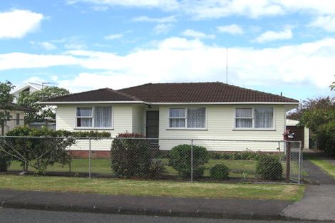 Photo of property in 3 Kaumatua Place, Te Atatu Peninsula, Auckland, 0610