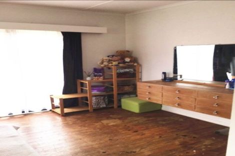 Photo of property in 31 Luckens Road, West Harbour, Auckland, 0618