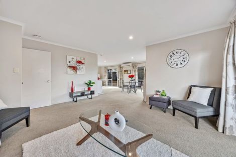 Photo of property in 13 Bridgehead Cove, West Harbour, Auckland, 0618