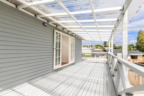 Photo of property in 4 Trinidad Road, Sunnynook, Auckland, 0620