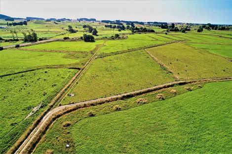 Photo of property in 134 Waikawa Beach Road, Manakau, Levin, 5573